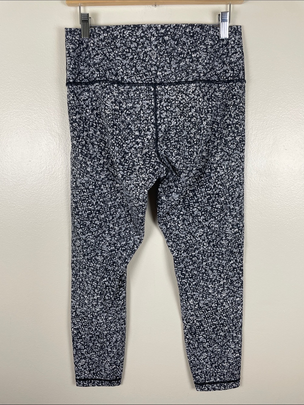 lululemon athletica Black & Grey Speckled Leggings. Size 10 - Picture 2 of 6